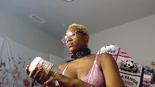 Snapshot of VixenCapri chatting on December 18, 2025, 10:57 pm VixenCapri online show from December 18, 2025, 10:57 pm