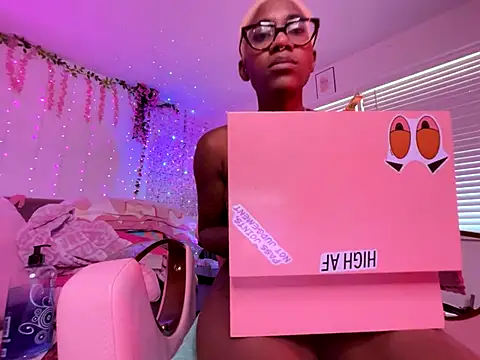 Snapshot of VixenCapri chatting on October 25, 2025, 5:46 pm VixenCapri online show from October 25, 2025, 5:46 pm