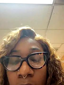 Snapshot of VixenCapri chatting on November 19, 2025, 3:34 pm VixenCapri online show from November 19, 2025, 3:34 pm