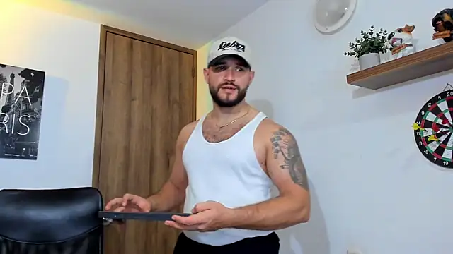 Snapshot of AndrewDiaz chatting on October 10, 2025, 4:46 am AndrewDiaz online show from October 10, 2025, 4:46 am