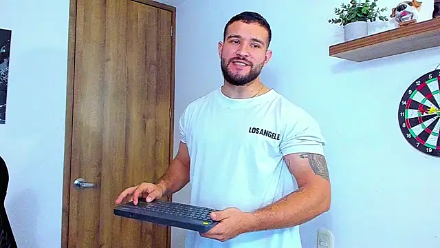 Snapshot of AndrewDiaz chatting on October 3, 2025, 5:31 am AndrewDiaz online show from October 3, 2025, 5:31 am