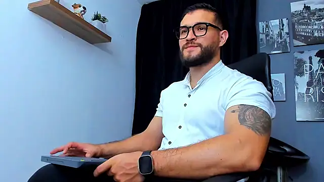 Snapshot of AndrewDiaz chatting on October 31, 2025, 3:14 am AndrewDiaz online show from October 31, 2025, 3:14 am