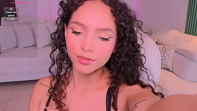 anahi curlie1 online show from April 9, 2026, 6:19 am