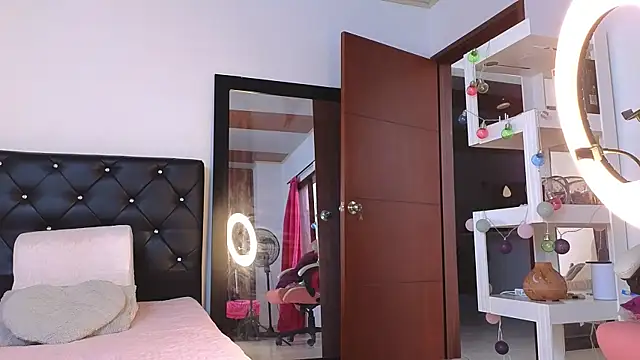 Snapshot of tatiana_big_ass_boobs chatting on October 7, 2025, 9:49 pm tatiana big ass boobs online show from October 7, 2025, 9:49 pm