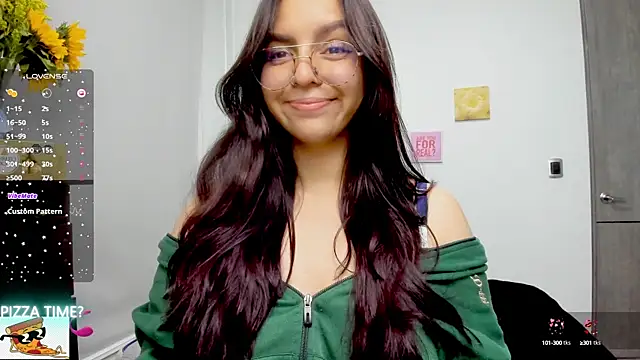 Snapshot of Valery7rose_ chatting on September 18, 2025, 9:40 pm Valery7rose online show from September 18, 2025, 9:40 pm