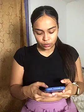 JuanaSimons online show from December 13, 2025, 11:55 pm