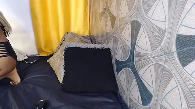 Snapshot of Candiey001 chatting on January 24, 2025, 8:11 pm Candiey001 online show from January 24, 2025, 8:11 pm