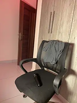 Candiey001 online show from April 5, 2026, 8:59 pm