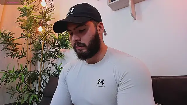 Snapshot of SebastianVilla_ chatting on May 1, 2026, 10:59 pm SebastianVilla online show from May 1, 2026, 10:59 pm
