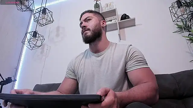 SebastianVilla  online show from March 19, 2025, 2:35 pm