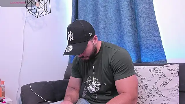 SebastianVilla  online show from February 25, 2025, 3:31 pm