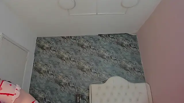 CAMILLEN PETTID online show from March 19, 2025, 1:43 am