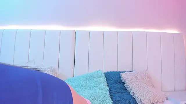 Snapshot of CAMILLEN_PETTID chatting on October 4, 2025, 9:38 pm CAMILLEN PETTID online show from October 4, 2025, 9:38 pm