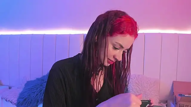 Snapshot of CAMILLEN_PETTID chatting on October 15, 2025, 11:13 pm CAMILLEN PETTID online show from October 15, 2025, 11:13 pm