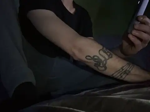 Snapshot of Drogon1000 chatting on December 22, 2025, 8:20 pm Drogon1000 online show from December 22, 2025, 8:20 pm