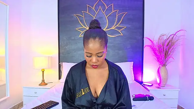 AlisonTravis online show from April 11, 2026, 7:28 pm