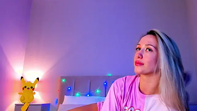 VikkiLustfull online show from January 22, 2025, 6:31 pm