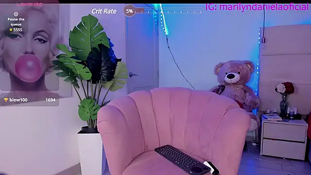 Marily Daniela  online show from February 9, 2025, 4:04 am