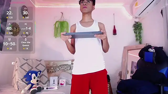 huge armound online show from November 20, 2025, 6:41 pm