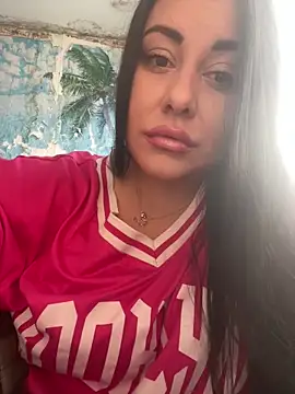 Snapshot of DaisyStreet chatting on November 12, 2025, 11:25 am DaisyStreet online show from November 12, 2025, 11:25 am