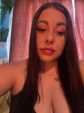 Snapshot of DaisyStreet chatting on July 14, 2026, 10:54 am DaisyStreet online show from July 14, 2026, 10:54 am