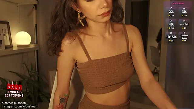 Snapshot of JulietteDee chatting on October 27, 2025, 10:44 pm JulietteDee online show from October 27, 2025, 10:44 pm