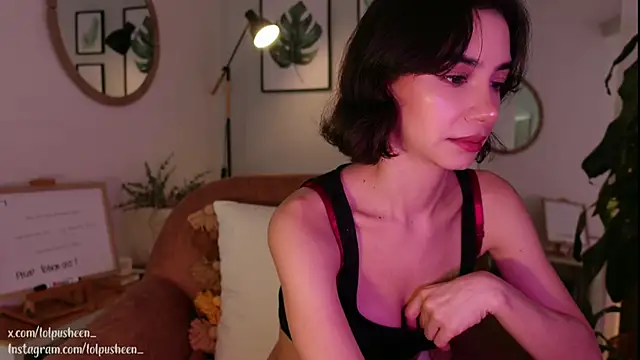 Snapshot of JulietteDee chatting on January 17, 2025, 9:06 pm JulietteDee online show from January 17, 2025, 9:06 pm