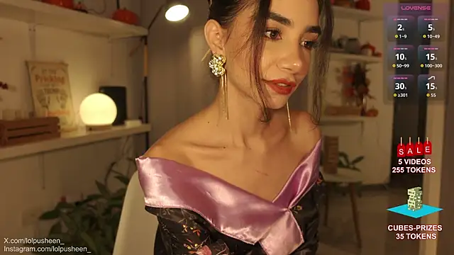 Snapshot of JulietteDee chatting on October 15, 2025, 10:51 pm JulietteDee online show from October 15, 2025, 10:51 pm