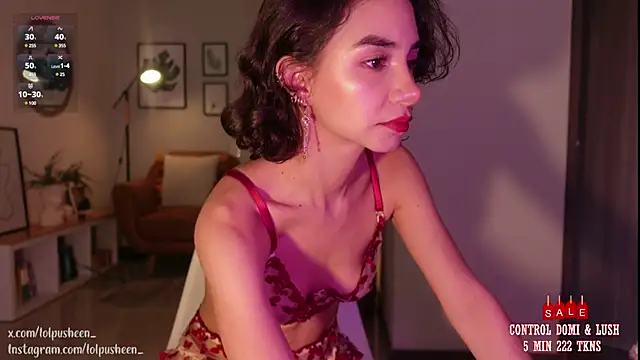 Snapshot of JulietteDee chatting on March 6, 2025, 9:20 pm JulietteDee online show from March 6, 2025, 9:20 pm