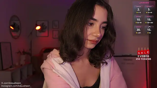 Snapshot of JulietteDee chatting on October 9, 2025, 9:59 pm JulietteDee online show from October 9, 2025, 9:59 pm