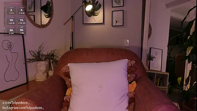 Snapshot of JulietteDee chatting on February 12, 2025, 9:33 pm JulietteDee online show from February 12, 2025, 9:33 pm