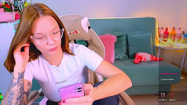 Snapshot of Karen_morris chatting on October 16, 2025, 5:10 pm Karen morris online show from October 16, 2025, 5:10 pm