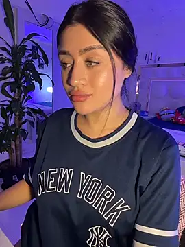 Snapshot of lucianaroy chatting on March 2, 2026, 9:33 pm lucianaroy online show from March 2, 2026, 9:33 pm