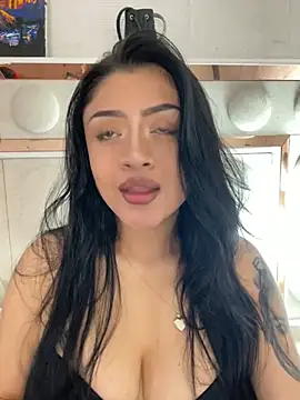lucianaroy online show from February 6, 2025, 9:28 pm