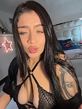 Snapshot of lucianaroy chatting on February 6, 2026, 10:28 pm lucianaroy online show from February 6, 2026, 10:28 pm