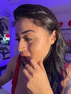 Snapshot of lucianaroy chatting on February 15, 2026, 7:13 pm lucianaroy online show from February 15, 2026, 7:13 pm