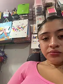 Snapshot of lucianaroy chatting on October 22, 2025, 5:23 pm lucianaroy online show from October 22, 2025, 5:23 pm