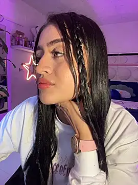 Snapshot of lucianaroy chatting on February 23, 2026, 10:32 pm lucianaroy online show from February 23, 2026, 10:32 pm