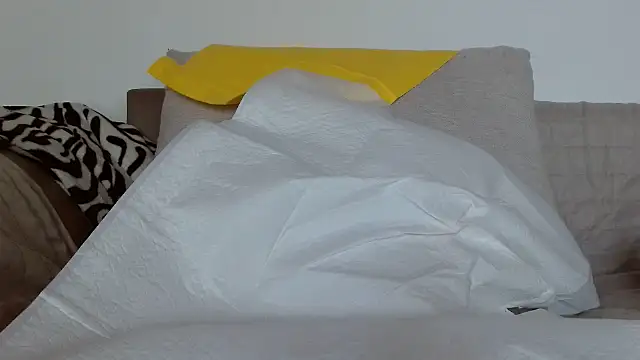 lupita84 online show from April 18, 2026, 9:22 am