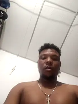 hugo3918  online show from November 1, 2025, 12:32 pm