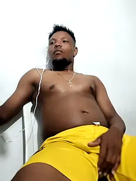 hugo3918  online show from September 29, 2025, 11:21 pm