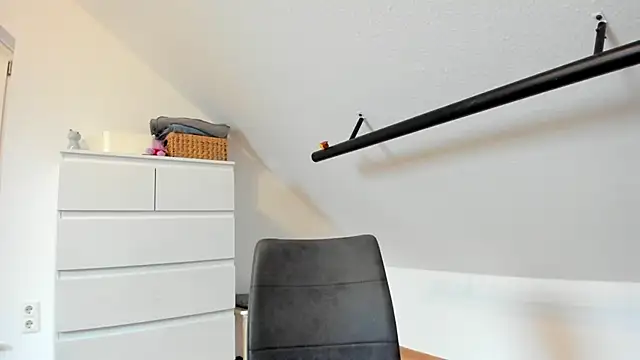 Snapshot of Unrealmilkyway chatting on October 10, 2025, 6:25 am Unrealmilkyway online show from October 10, 2025, 6:25 am