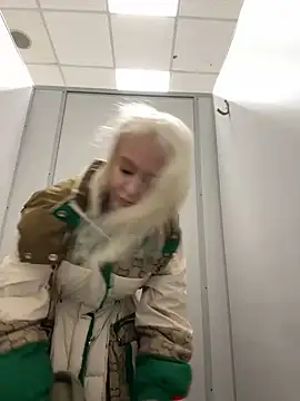 Snapshot of LikaCat chatting on March 14, 2025, 7:15 am LikaCat online show from March 14, 2025, 7:15 am