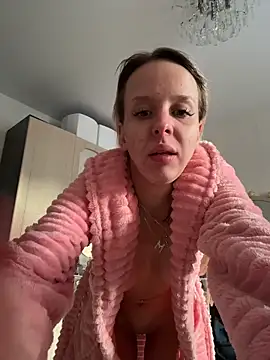 Snapshot of LikaCat chatting on January 15, 2026, 3:43 am LikaCat online show from January 15, 2026, 3:43 am