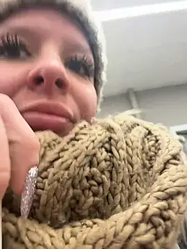 Snapshot of LikaCat chatting on December 2, 2025, 2:12 am LikaCat online show from December 2, 2025, 2:12 am