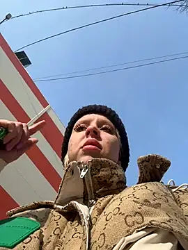 Snapshot of LikaCat chatting on February 20, 2025, 6:06 am LikaCat online show from February 20, 2025, 6:06 am