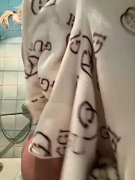 Snapshot of LikaCat chatting on February 20, 2025, 3:01 am LikaCat online show from February 20, 2025, 3:01 am