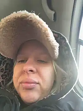 Snapshot of LikaCat chatting on October 16, 2025, 3:26 am LikaCat online show from October 16, 2025, 3:26 am