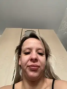 Snapshot of LikaCat chatting on December 23, 2025, 3:50 am LikaCat online show from December 23, 2025, 3:50 am