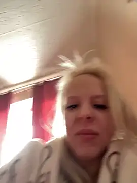 Snapshot of LikaCat chatting on March 8, 2025, 4:12 am LikaCat online show from March 8, 2025, 4:12 am